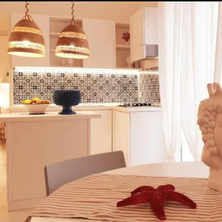 Salu Palace A 1 Minuto A Piedi Dalla Spiaggia Apartment