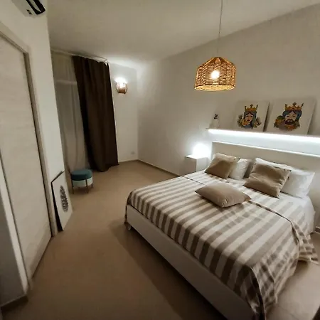 Apartment Salu Palace A 1 Minuto A Piedi Dalla Spiaggia