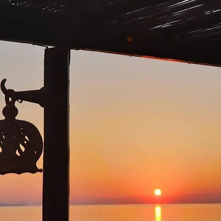 Salu Palace A 1 Minuto A Piedi Dalla Spiaggia Apartment Santo Stefano di Camastra