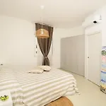 Salu Palace A 1 Minuto A Piedi Dalla