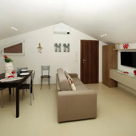 Salu Palace A 1 Minuto A Piedi Dalla Διαμέρισμα